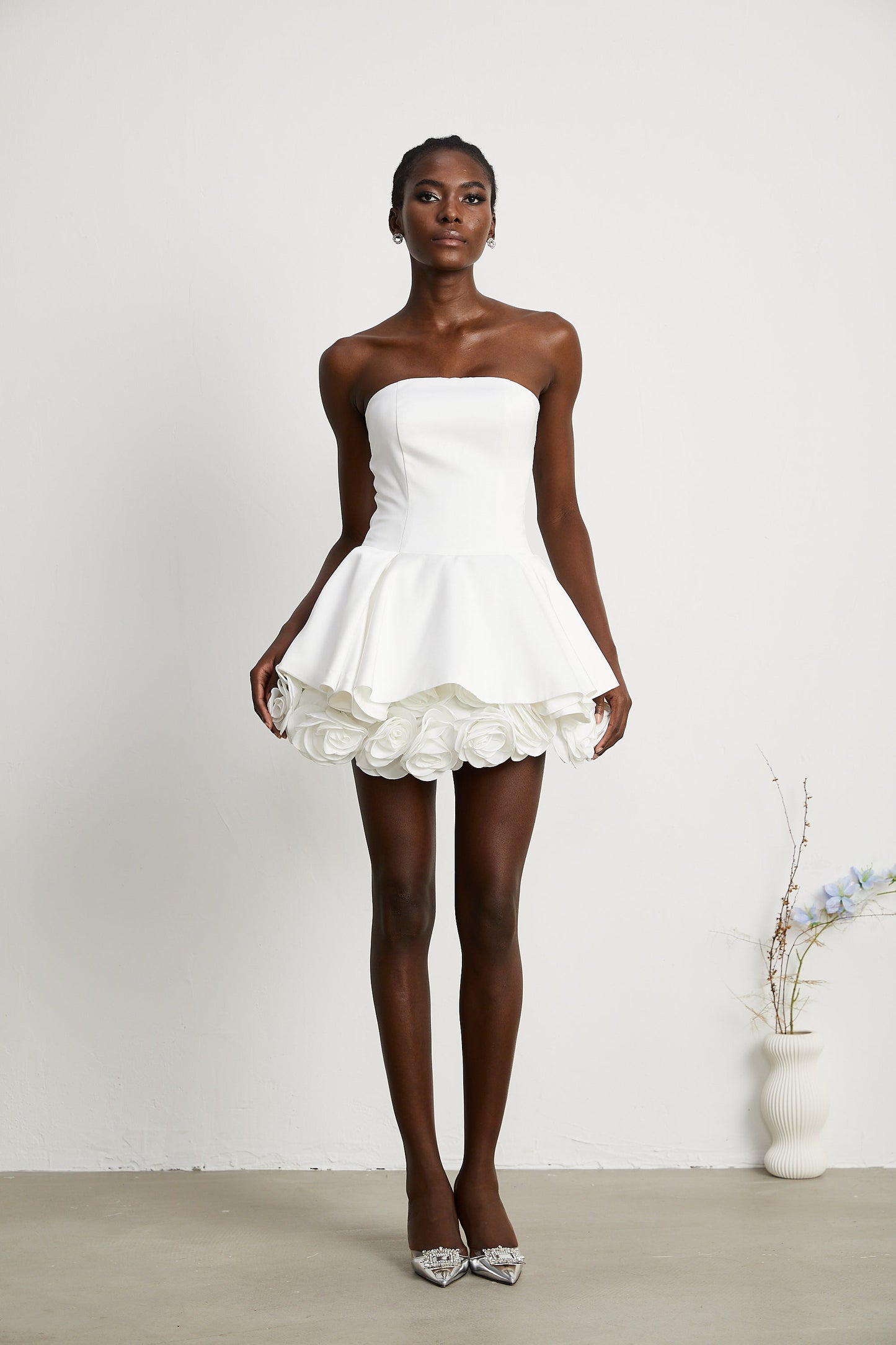 Mini Strapless Φόρεμα με Floral Λεπτομέρειες