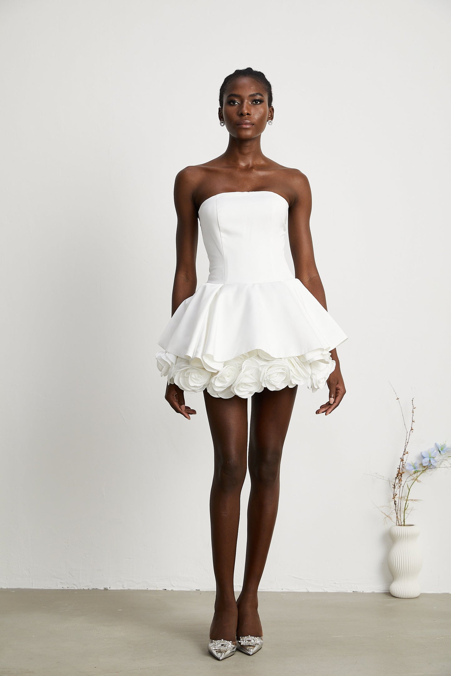 Mini Strapless Φόρεμα με Floral Λεπτομέρειες