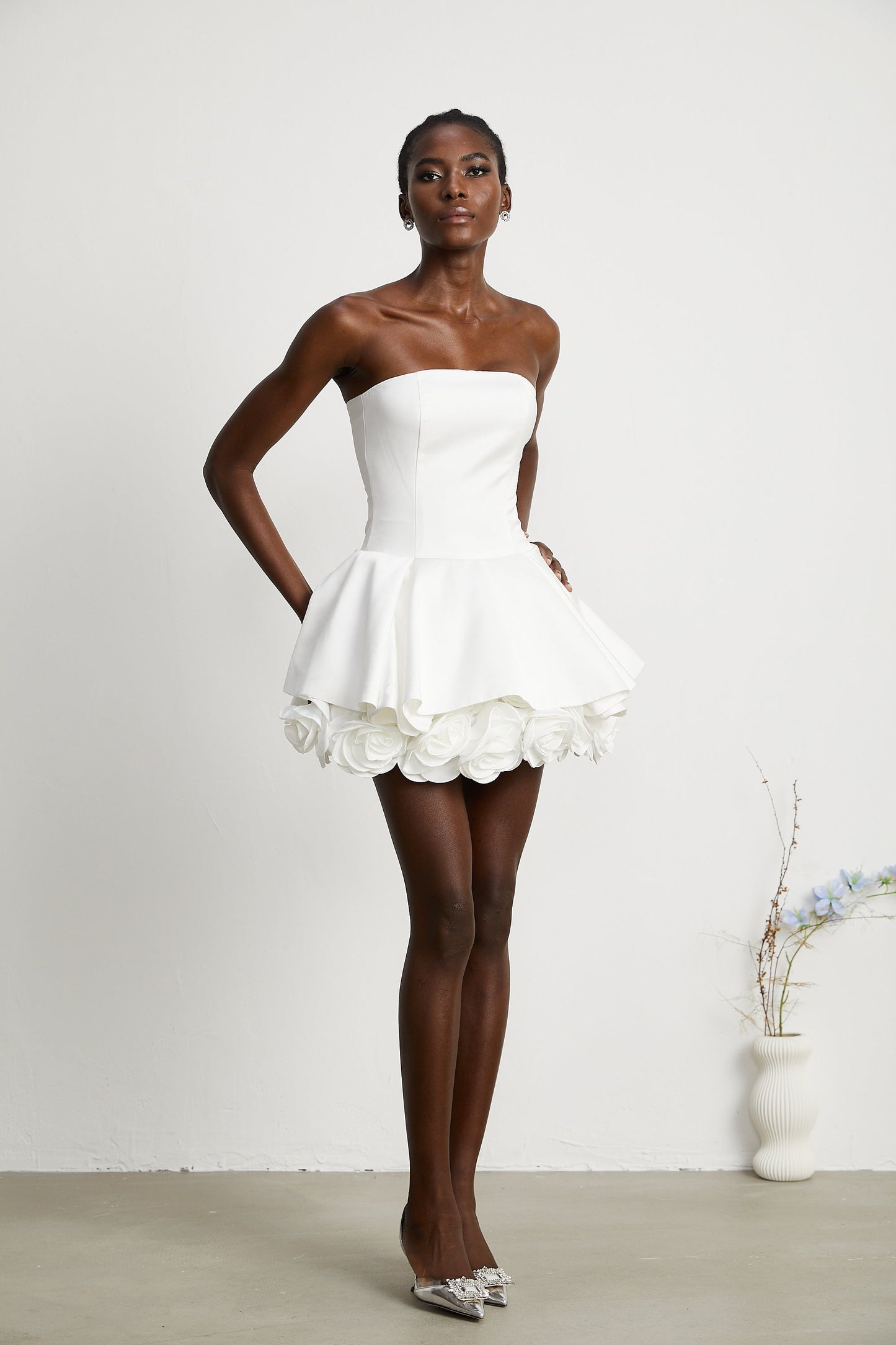 Mini Strapless Φόρεμα με Floral Λεπτομέρειες