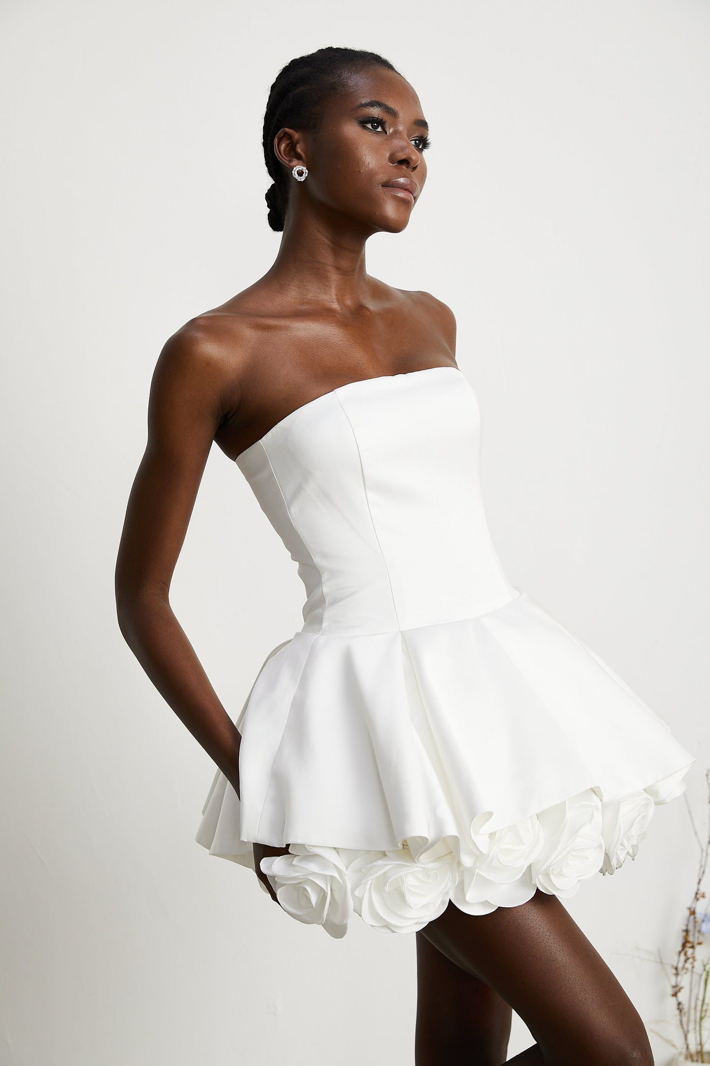 Mini Strapless Φόρεμα με Floral Λεπτομέρειες