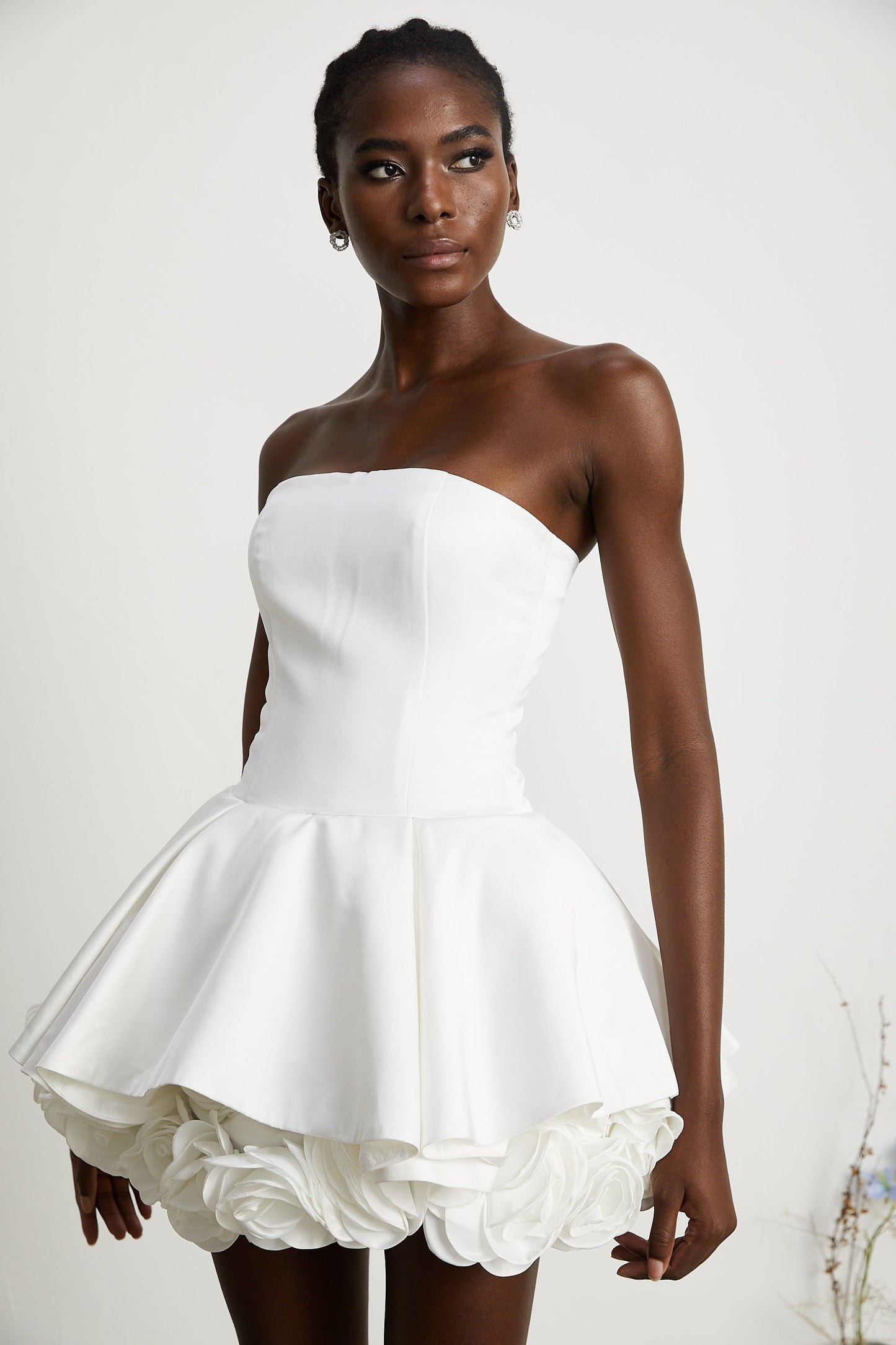 Mini Strapless Φόρεμα με Floral Λεπτομέρειες
