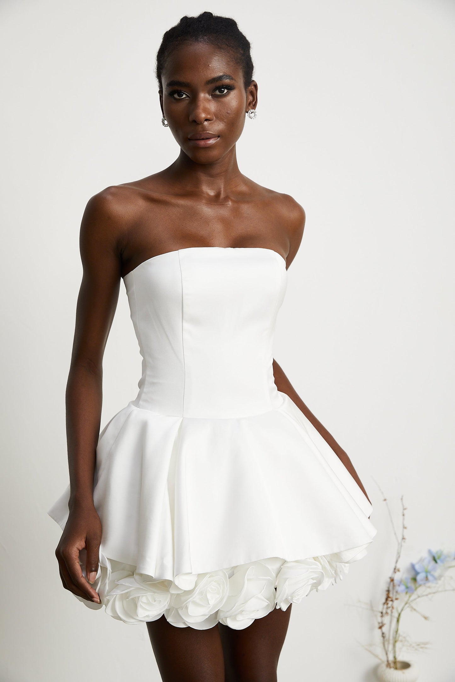 Mini Strapless Φόρεμα με Floral Λεπτομέρειες