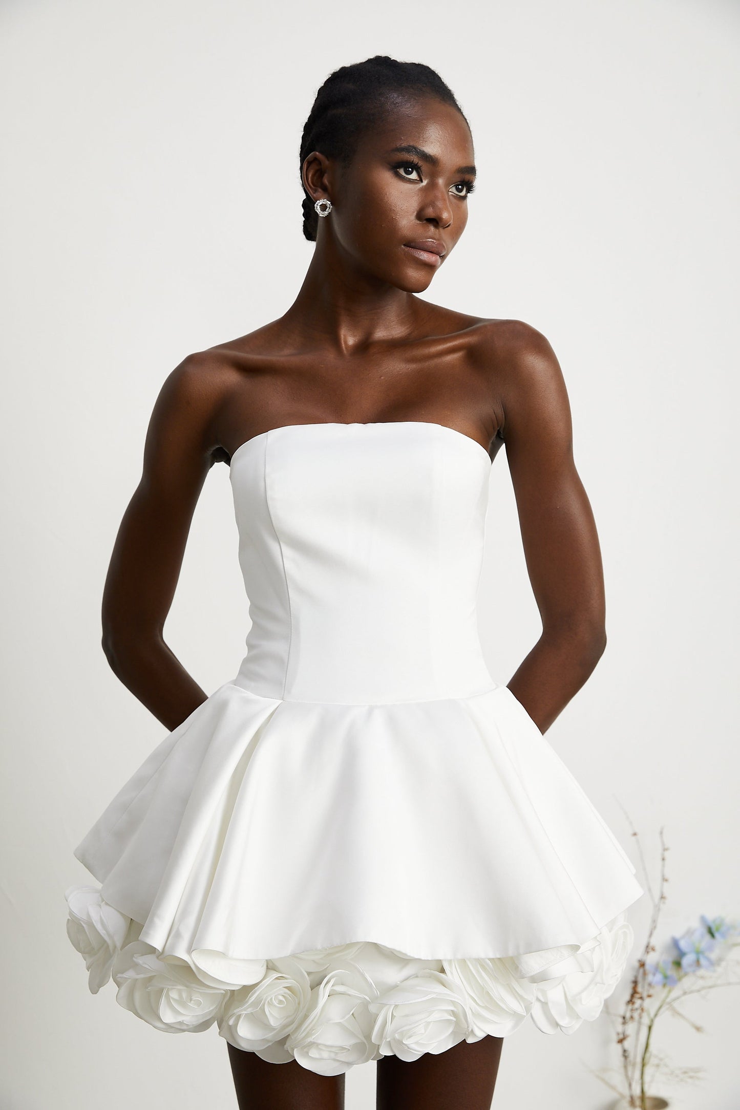 Mini Strapless Φόρεμα με Floral Λεπτομέρειες