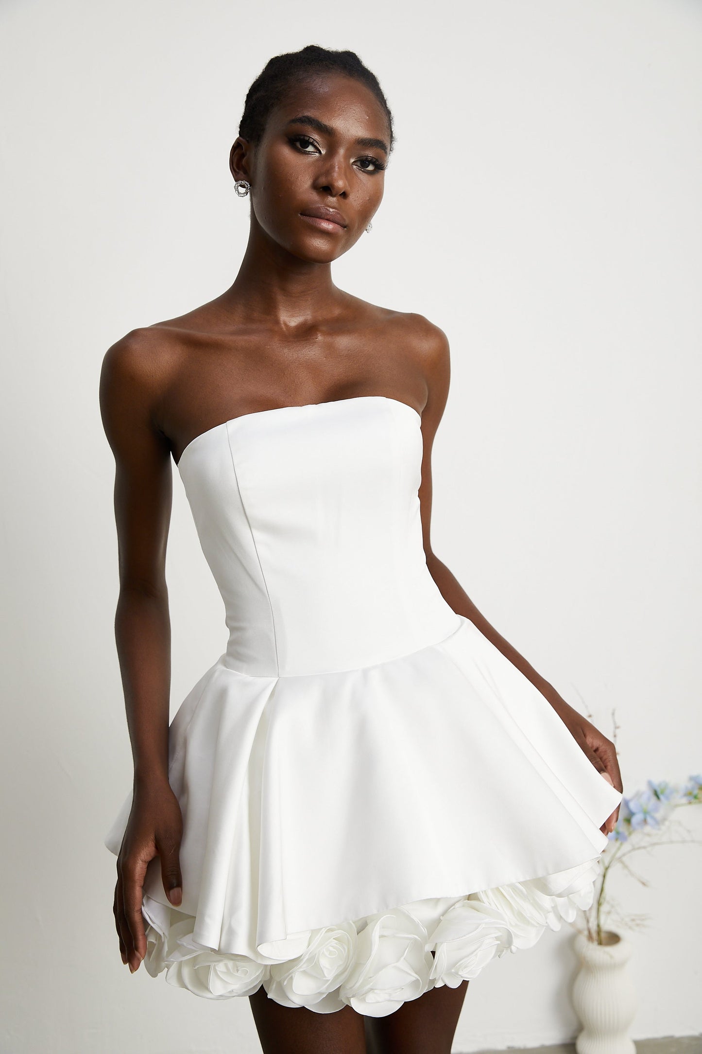 Mini Strapless Φόρεμα με Floral Λεπτομέρειες
