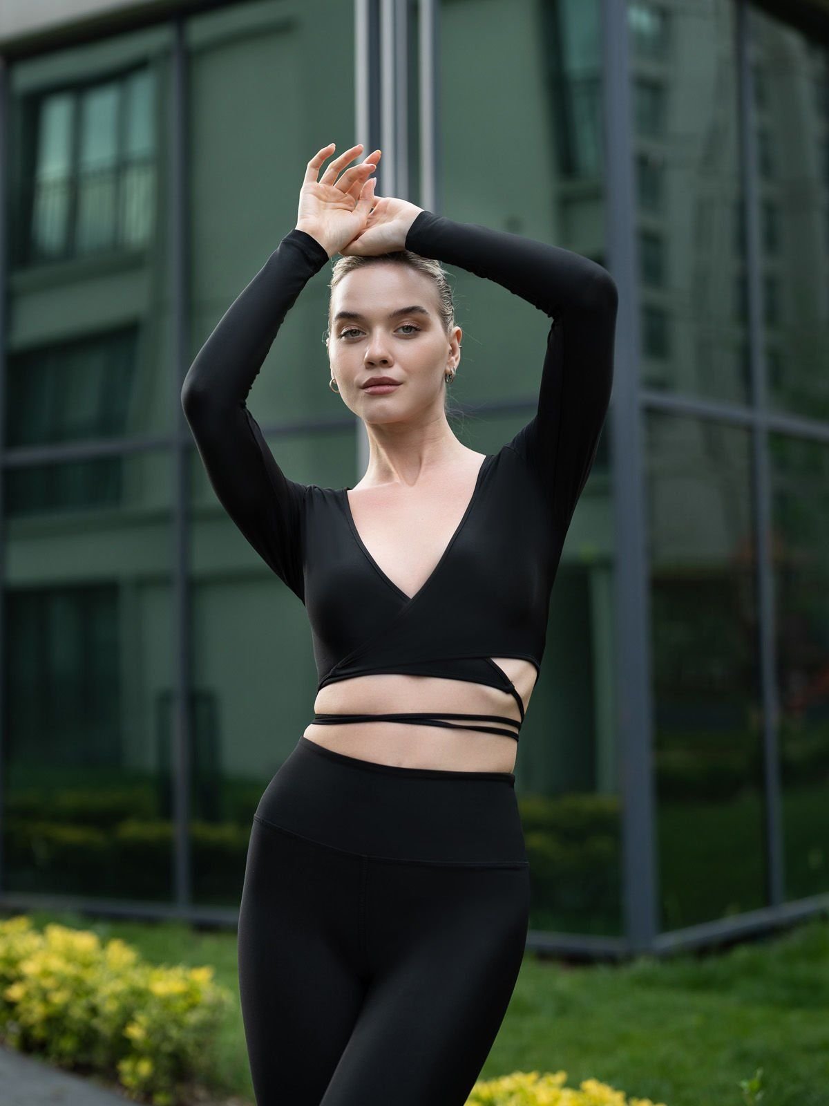 Κομψό Αθλητικό Σετ Crop Top & Ψηλόμεσο Κολάν